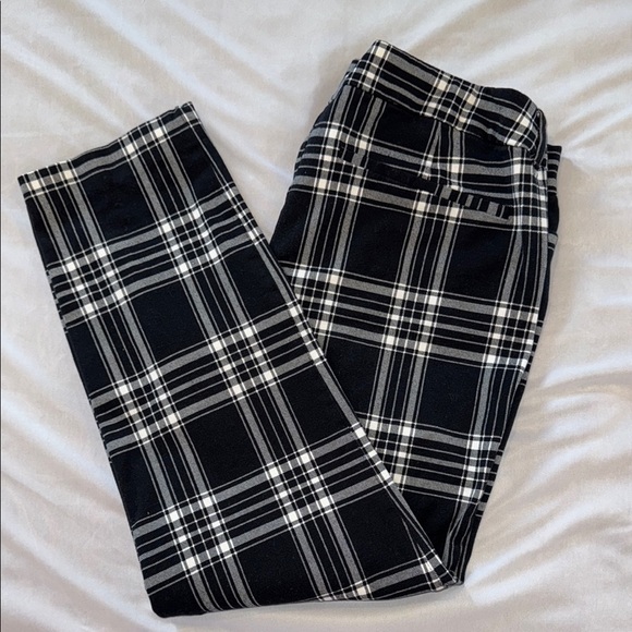 Old Navy Black and White Plaid Cropped Pants with Ankle Length Pixie - Picture 9 of 12